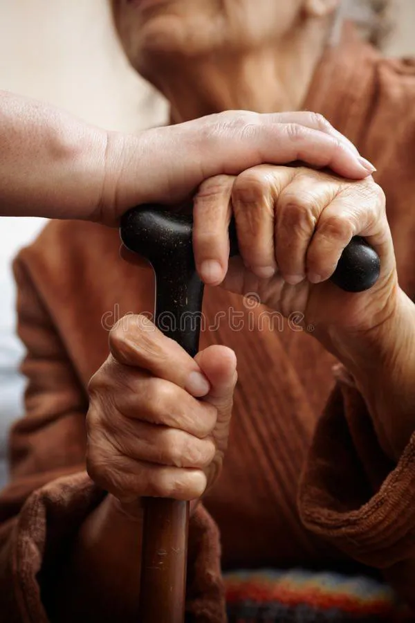 Как вести себя с пожилыми людьми, если им тяжело на пенсии