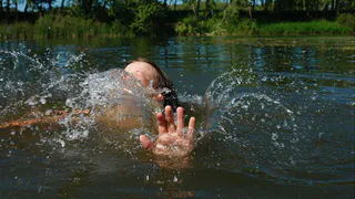 В поселке Строитель 3 августа из пруда извлекли тело мужчины