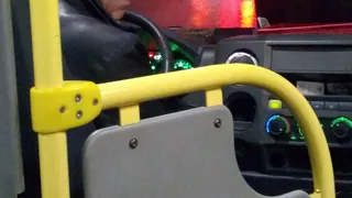 Конфликт в маршрутке №33 - водитель прищемил руку пассажирке