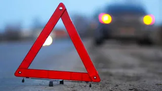 Юный мотоциклист без прав врезался в Ладу Калина