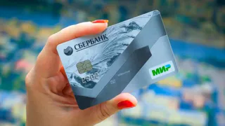 Снимут со всех, у кого есть карта «Мир»: Неприятный сюрприз ждет россиян уже с 1 сентября