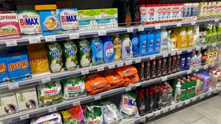 Пенная водичка, а не гель: в Роскачестве назвали худшие жидкие средства для стирки