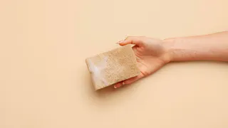 Всю жизнь использовали неправильно: вот для чего действительно нужно хозяйственное мыло