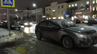 Рязанцы игнорируют правила парковки у пешеходных переходов