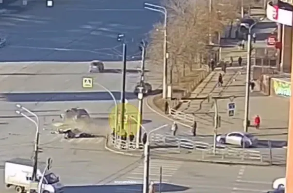 Пьяный водитель BMW сбил коляску с младенцем и скрылся с места ДТП в Челябинске