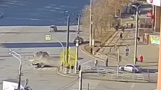 Пьяный водитель BMW сбил коляску с младенцем и скрылся с места ДТП в Челябинске