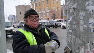 Чистильщик объявлений зол на рязанцев: жители не заботятся об облике своего города