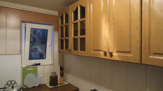 Больше не трачу деньги на дорогую химию: всего 2 «пшика» и кухонный гарнитур сияет как витрина