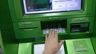Не нажимайте эту кнопку на банкомате: ловушка для тех, кто снимает деньги с карты - полезно знать каждому