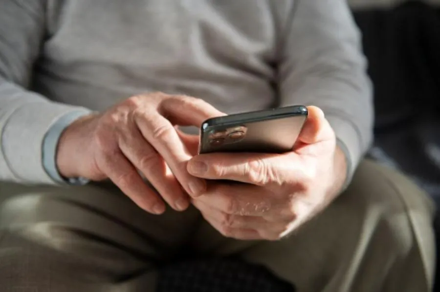 Пенсионер купил для мошенников криптовалюту на 12,4 миллионов рублей