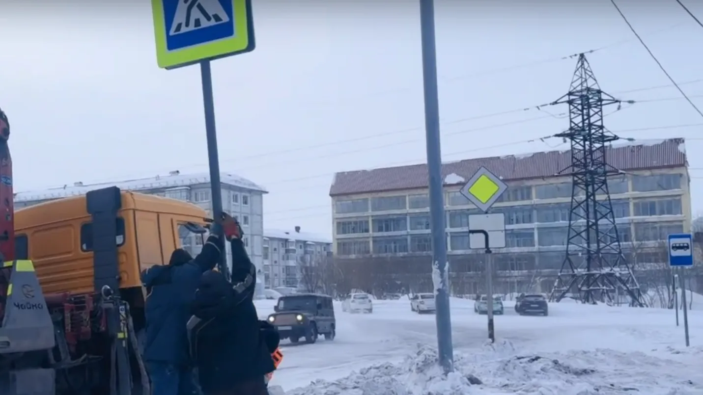 В Заполярье Коми оборудовали остановку, а для нее новый пешеходный переход
