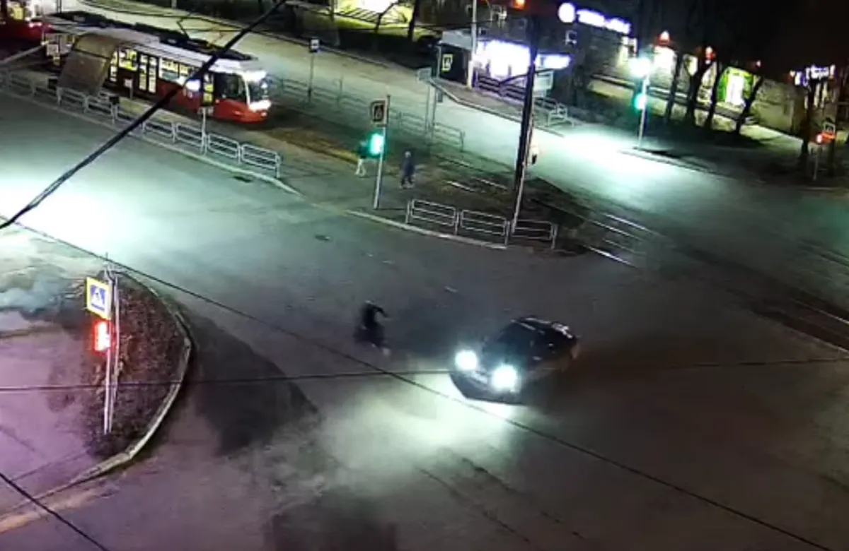 В Магнитогорске произошла авария с участием скутера под управлением несовершеннолетнего