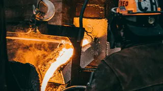 В Челябинской области металлурги начали получать до 175 тысяч рублей