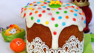 Глазурь для нарядных куличей: белоснежная, гладкая, с блеском — и легко повторить дома 