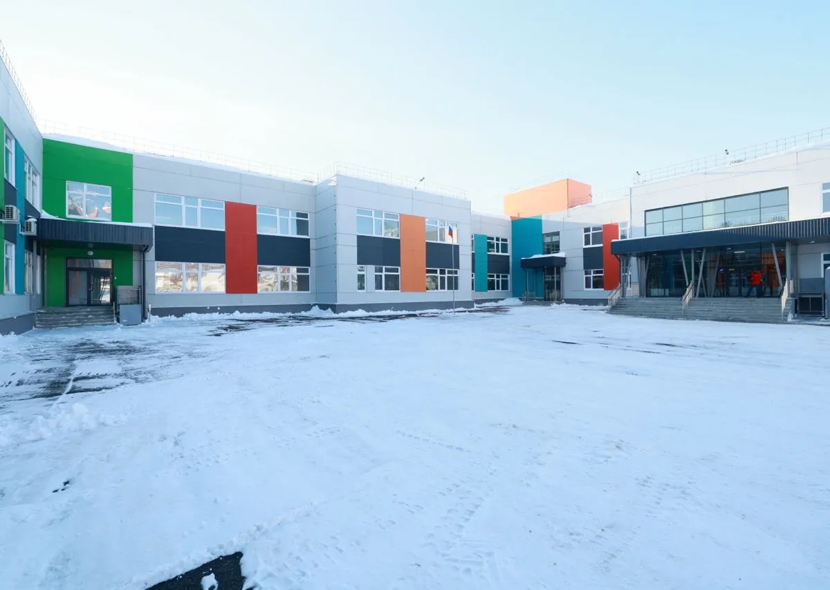 Алексей Текслер открыл новую школу в деревне Сарафаново под Чебаркулем