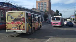 На Маяковского столкнулись два автобуса: пассажирам отказали в возврате денег