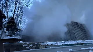 В Коми за два дня потушили гараж, бытовку, склад, автомобиль и баню