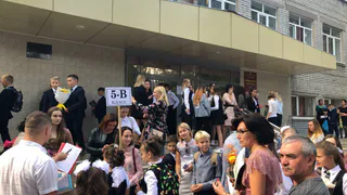 Россиянам решили дать 10 000 рублей на детей к 1 сентября. Названа дата прихода денег на карту