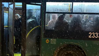 Мэрия Рязани отреагировала на видео автобуса с открытой дверью и разбитым окном