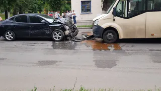 ДТП на Приокском заморозило движение