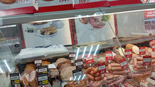 А вот и составы продуктов из «Ермолино» — прочитала, из чего состоят пельмени, чебуреки и другие полуфабрикаты
