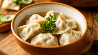 Пельмени будут вкуснее всех блюд в мире: вот что нужно добавить в кастрюлю при варке — не лук и не перец