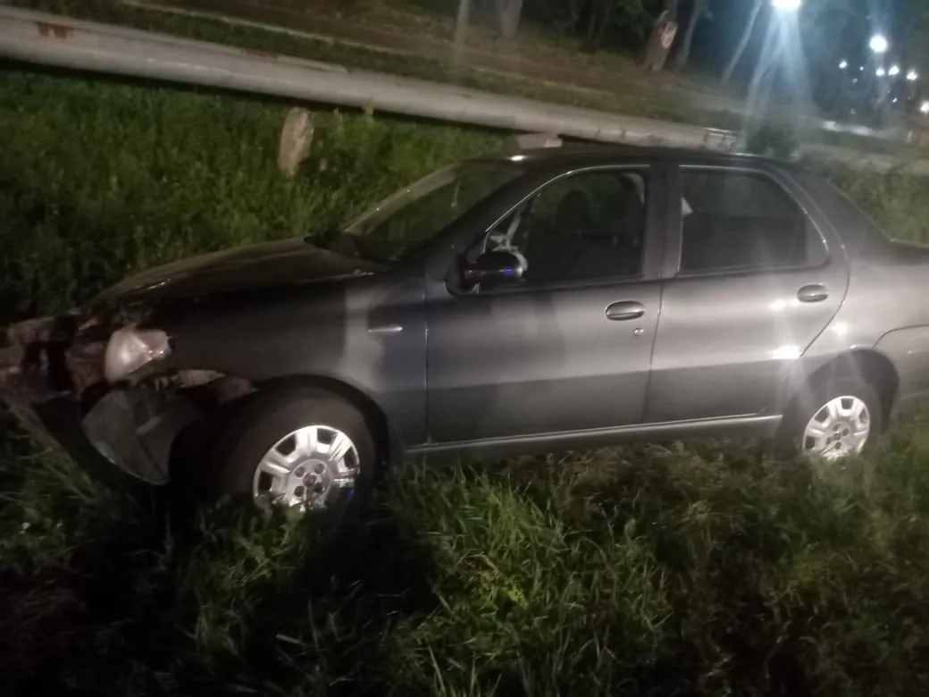 В Нижнекамске ночью автоледи съехала с дороги в кювет