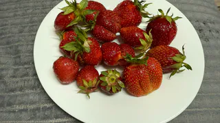 Больше ледяной каши не будет: как замораживают клубнику опытные хозяйки, чтобы зимой у нее не было привкуса морозилки