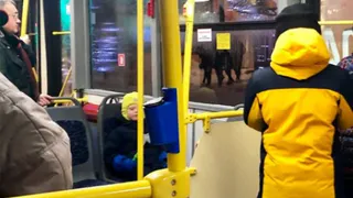 В Брянске пожаловались на кондуктора, выгонявшую школьника из автобуса