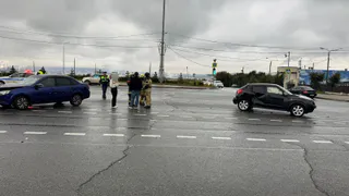 Столкновение на красный свет: в Магнитогорске водитель "Датсуна" спровоцировал ДТП с опрокидыванием