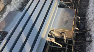 На Солотчинском мосту установили первый деформационный шов