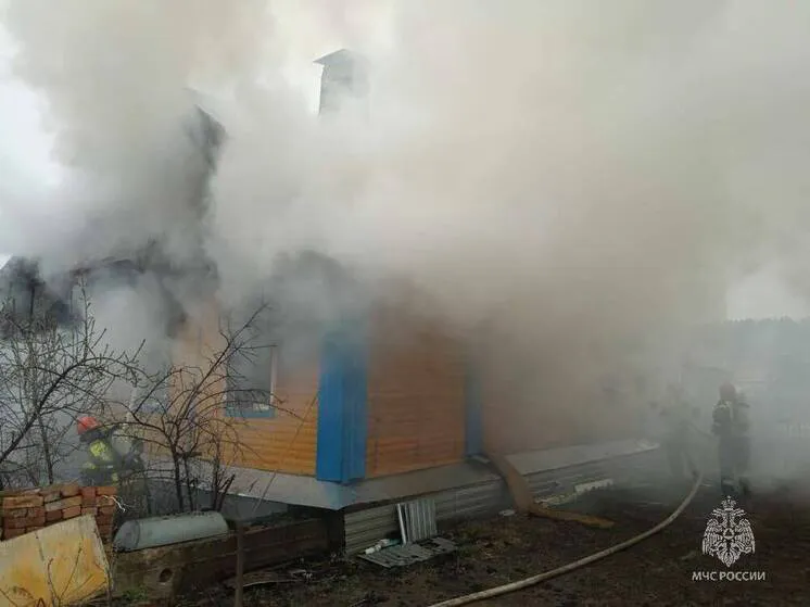 В казанских Дербышках горит баня