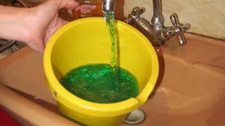 Коммунальные службы просят рязанцев сообщать о текущей из кранов зеленой воде