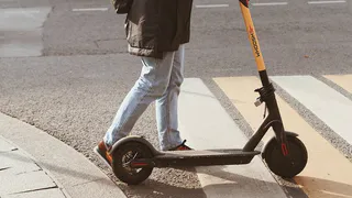 В центре Рязани сшибли 18-летнего юношу на электросамокате