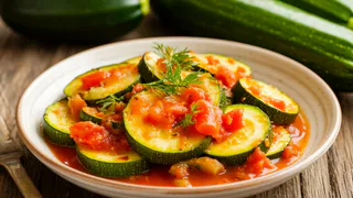 Пока еще сезон всегда готовлю кабачки "по-Венгерски": небанальная вкуснятина за 15 минут - а сколько пользы