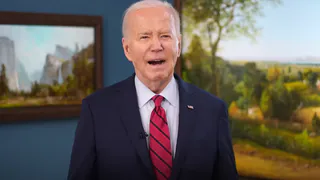 Издавал непонятные звуки и истерично хохотал: Байден снова опозорился на глазах у репортеров в Белом доме