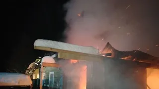 В Коми возгорание охватило значительную площадь дома и привело к эвакуации жильцов