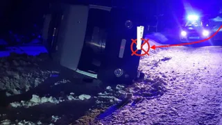 В Коми «УАЗ» опрокинулся на дороге: пострадали два человека