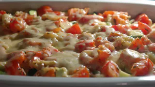 Уже месяц готовлю это блюдо через день, а семья постоянно просит добавки: картофельная запеканка с сыром