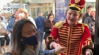 Не перевелись еще галантные мужчины