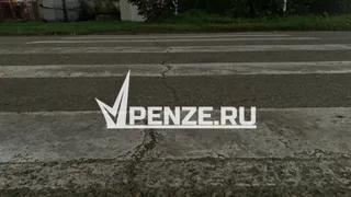 В Никольске попала под колеса двух машин и погибла