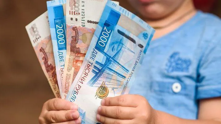 Школьники будут "получать" по 15 000 рублей ежегодно