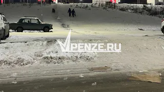 В Терновке местная детвора раскатала опасную горку
