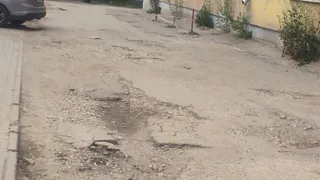 "Устали ремонтировать свои автомобили" - жильцы Рощи просят нормальную дорогу