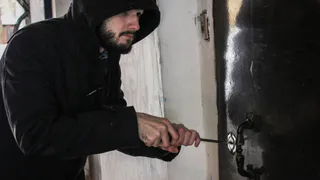 Подобрал ключ: украинский бомж вскрыл квартиру сараевца и украл ноутбук