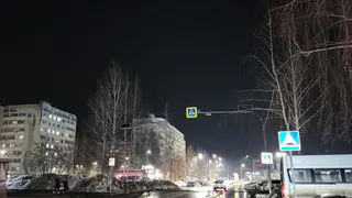 Жители улицы Сююмбике в Нижнекамске возвращаются домой в темноте 