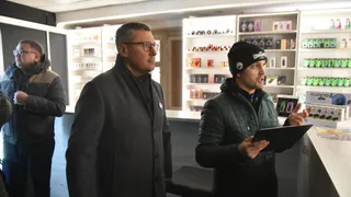 Вице-спикер Госсовета Коми проверил торговые точки по продаже вейпов в Сыктывкаре