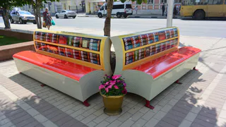 Присядь и почитай: в Рязани появились литературные скамейки с виртуальной библиотекой