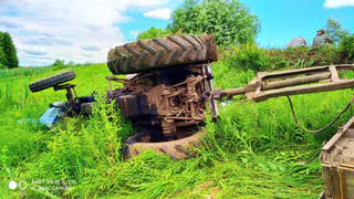 В Рязанском районе тракторист не справился с управлением и перевернул трактор прицепом