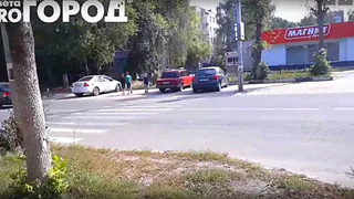 Нерегулируемый пешеходный переход возле 53 школы, подвергает школьников опасности